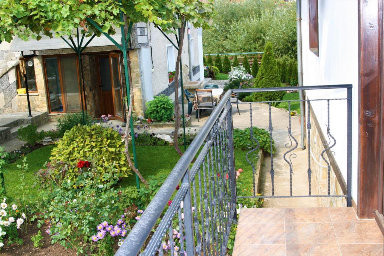 Къща Речен Шепот Hotel Kalofer Exterior foto