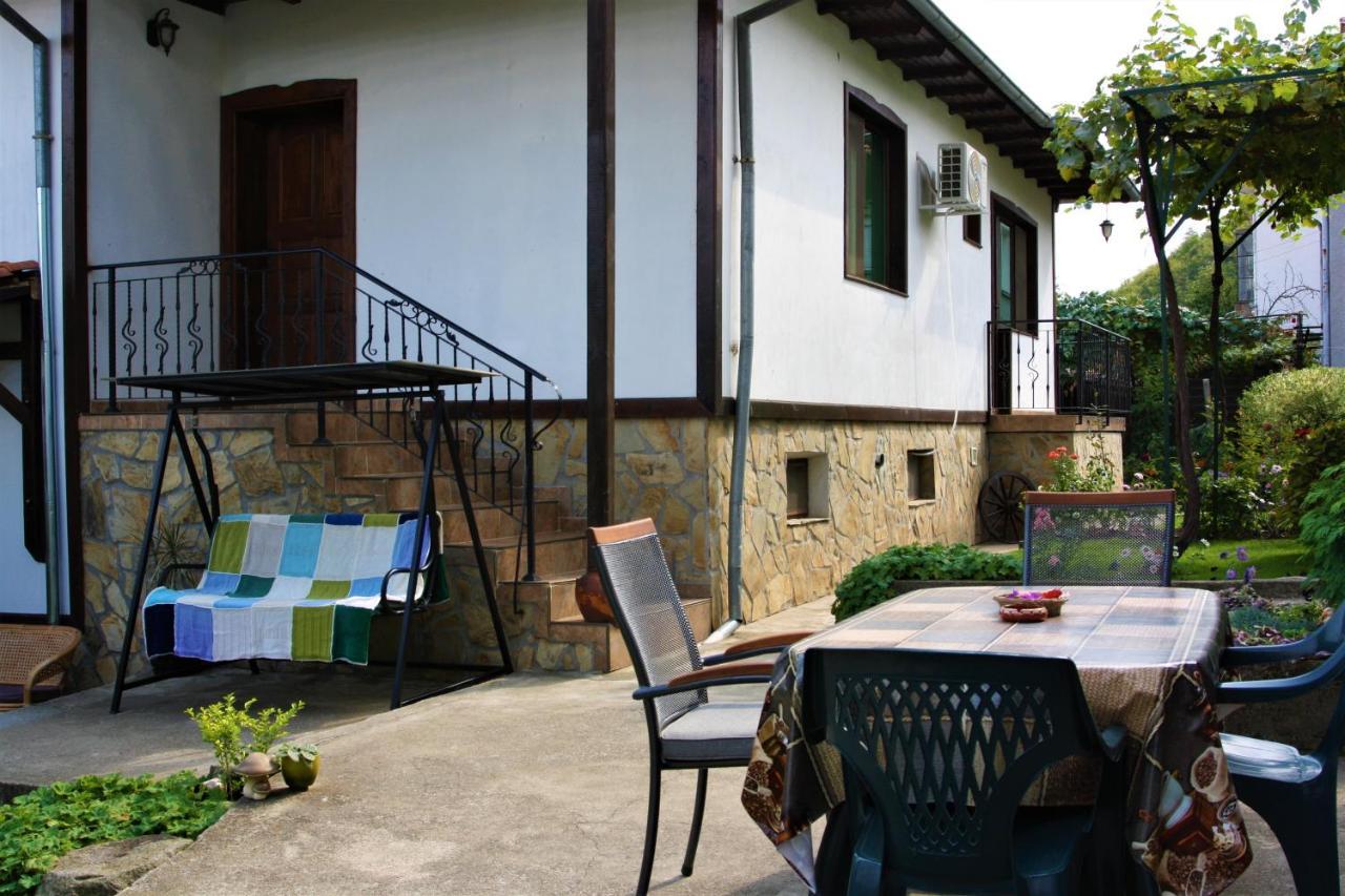 Къща Речен Шепот Hotel Kalofer Exterior foto