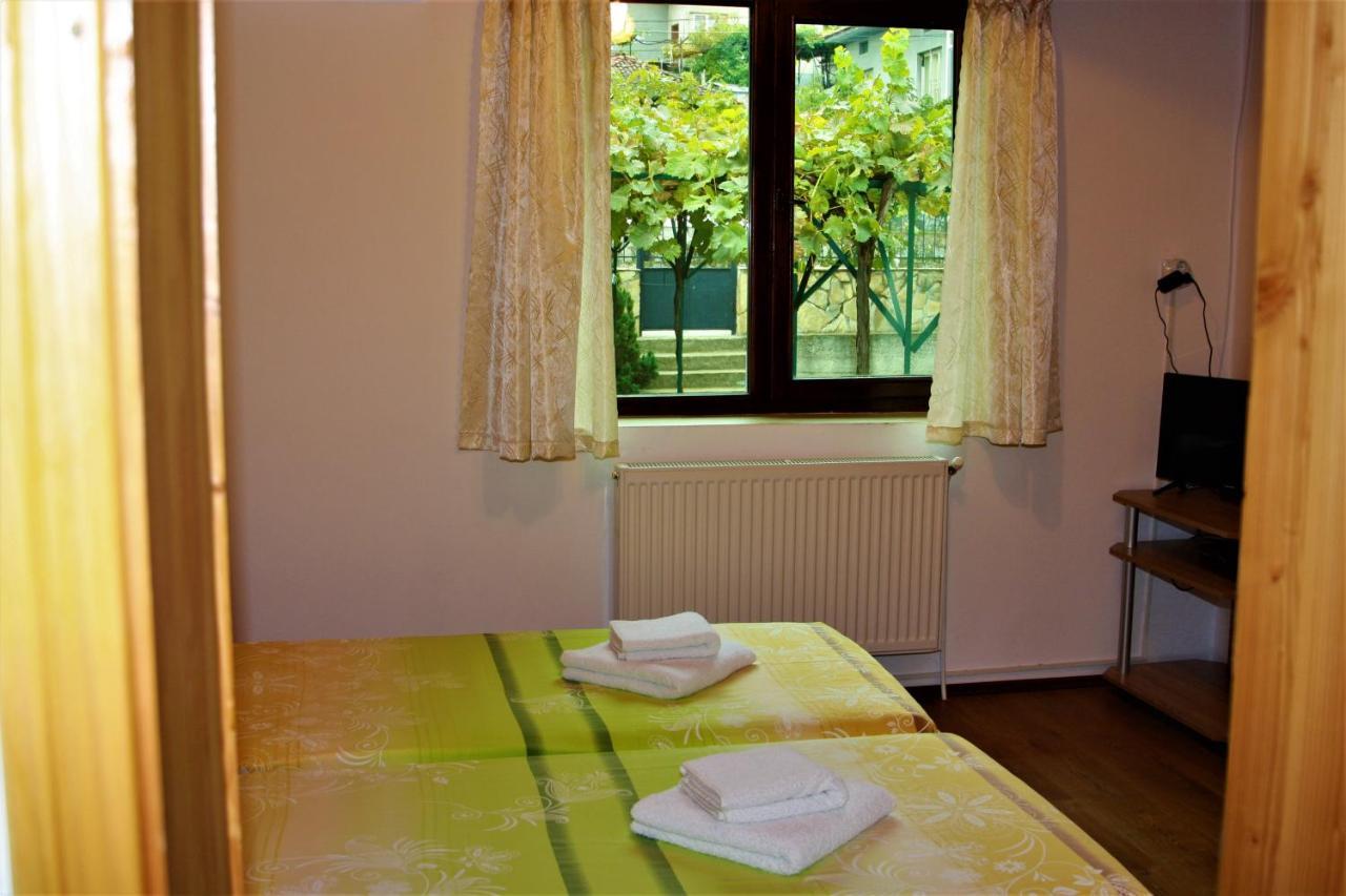 Къща Речен Шепот Hotel Kalofer Exterior foto